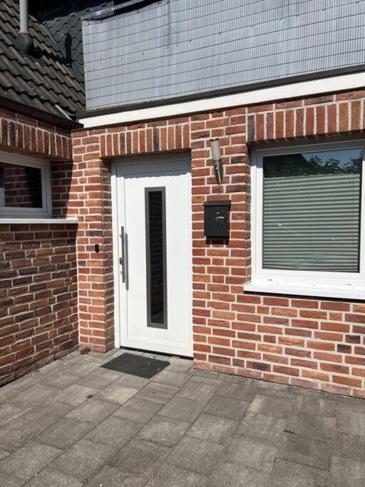 Gesamte Wohnung Mit Parkplatz Halstenbek Exteriör bild